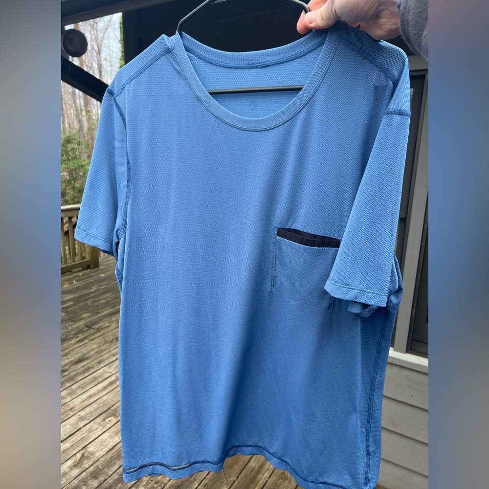 Men’s Lululemon athletic top - size large